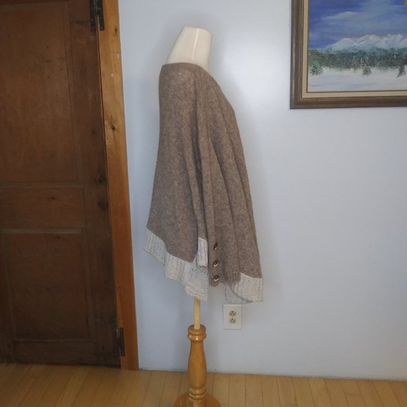 Made in Italy unique poncho style sweater with arms Tricot Chic neutral colors - Picture 13 of 16